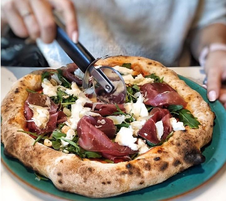 Prawdziwa pizza neapoletana z serca Włoch!